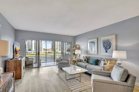 28 Yacht Club Dr #402, North Palm Beach, FL 33408