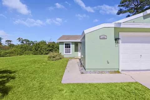 1441 SE Larkwood Cir, Port Saint Lucie, FL 34952