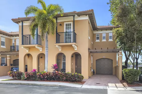 6893 Julia Gardens Dr, Coconut Creek, FL 33073