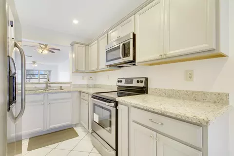 5710 Princess Palm Ct #F, Delray Beach, FL 33484