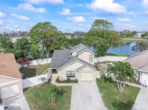 65 Willow Cir, Boynton Beach, FL 33436