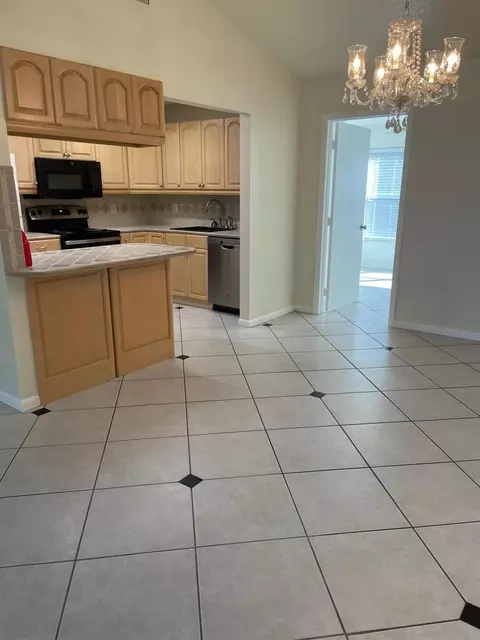 112 Banyan Cir, Jupiter, FL 33458 photo 2