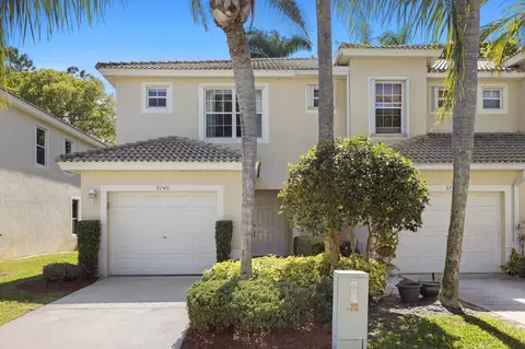 9746 Lago Dr, Boynton Beach, FL 33472