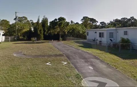 7951 SE Skylark Ave, Hobe Sound, FL 33455