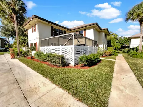 20 Bedford Ct #C, Royal Palm Beach, FL 33411
