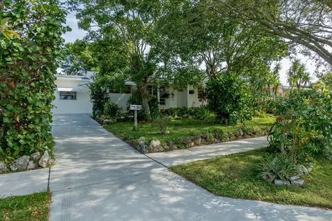 908 Wright Dr, FL 33461