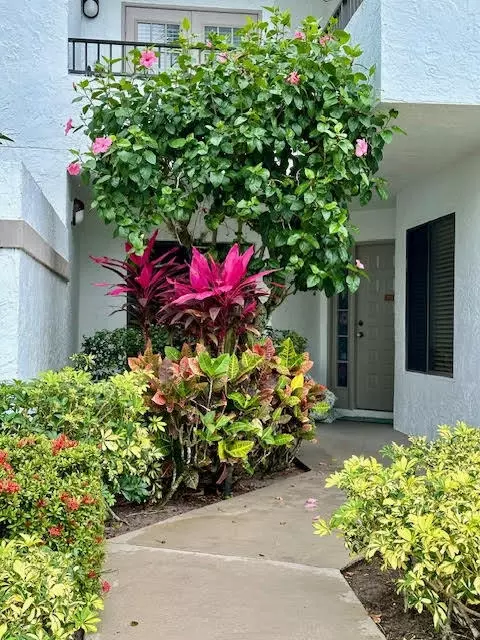 7533 Glendevon Ln #902, Delray Beach, FL 33446