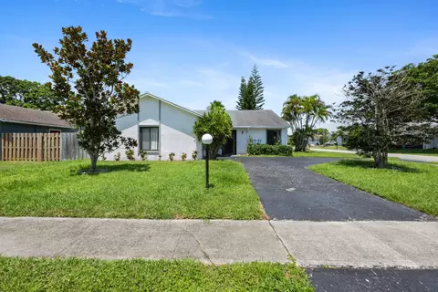 5621 Teakwood Rd, Lake Worth, FL 33467