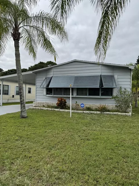 62 Flores Del Norte, Fort Pierce, FL 34951