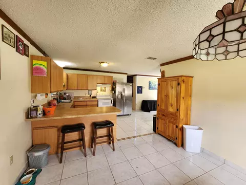 1821 SE Dranson Cir, Port Saint Lucie, FL 34952