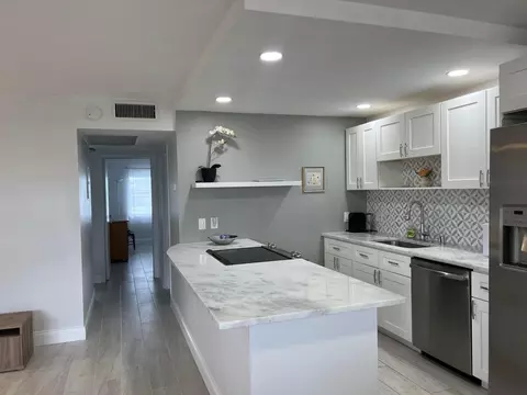 2084 Exeter E, Boca Raton, FL 33434 photo 2