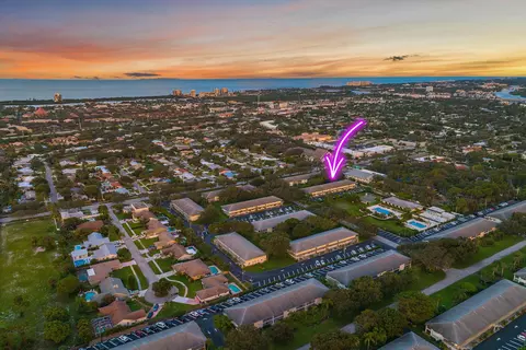 4 Westwood Ave #204H, Tequesta, FL 33469