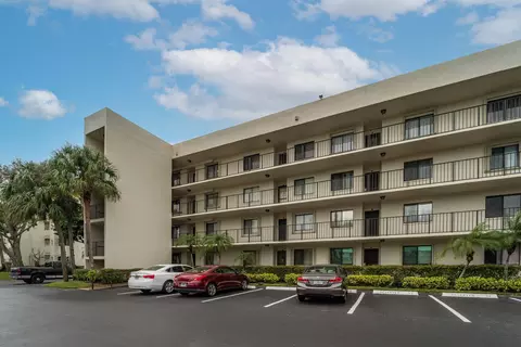 3138 Via Poinciana #209, Lake Worth, FL 33467