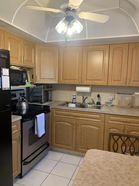 144 Dorchester G, West Palm Beach, FL 33417