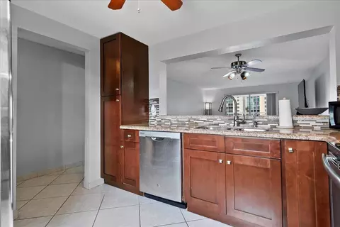 131 SE 3rd Ave #207, Dania Beach, FL 33004