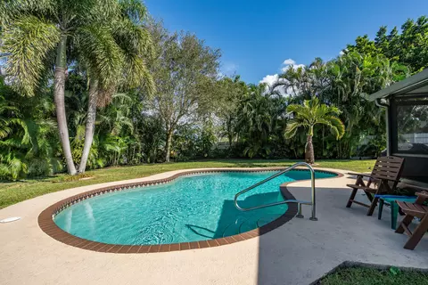 369 Lanier Dr, Palm Springs, FL 33461