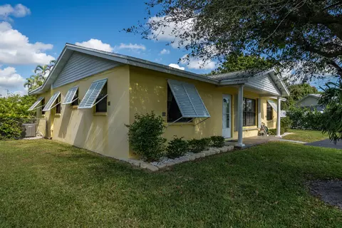 369 Lanier Dr, Palm Springs, FL 33461 photo 4