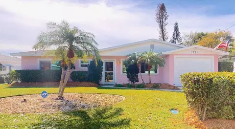 1721 Avalon Ave, Hutchinson Island, FL 34949