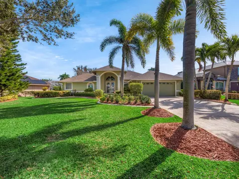 221 SW Whitewood Dr, Port Saint Lucie, FL 34953