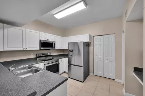 577 SE Prescott Pl, Stuart, FL 34994 photo 3