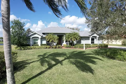 1568 Eagles Cir, Sebastian, FL 32958