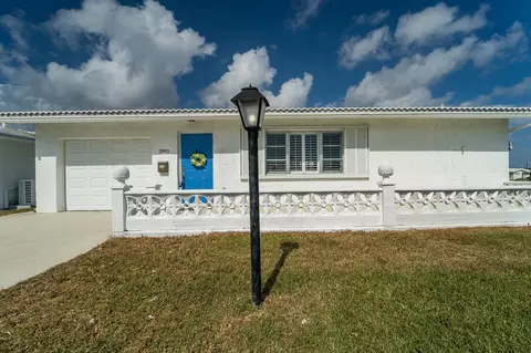 1901 SW 15th St SW, Boynton Beach, FL 33426