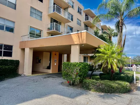 500 Executive Center Dr #3B, West Palm Beach, FL 33401