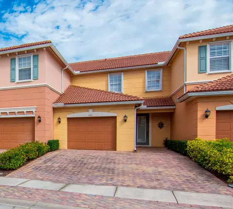 306 Versailles Ln, Vero Beach, FL 32960