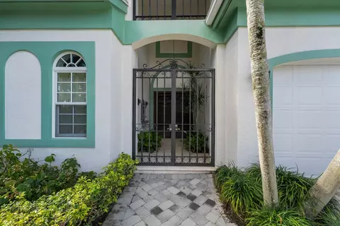 135 Sota Dr, Jupiter, FL 33458 photo 2