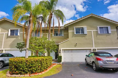 5412 Pointe Villa Dr #B, Lighthouse Point, FL 33064