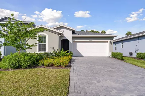 6746 Pointe Of Woods Dr, West Palm Beach, FL 33413