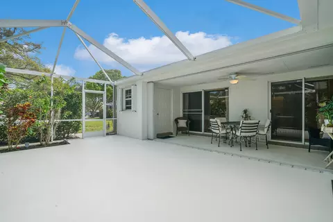9102 Chapman Oak Ct, Palm Beach Gardens, FL 33410