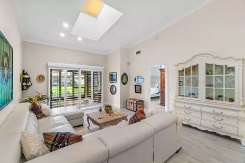 6498 Royal Manor Cir, Delray Beach, FL 33484