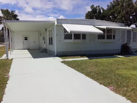 40 Monterey Way, Port Saint Lucie, FL 34952