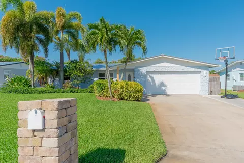 1484 NE 24th St, Jensen Beach, FL 34957