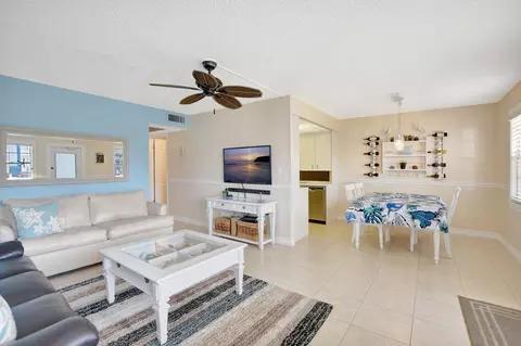 1049 Exeter C, Boca Raton, FL 33434 photo 6