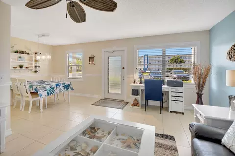 1049 Exeter C, Boca Raton, FL 33434 photo 10