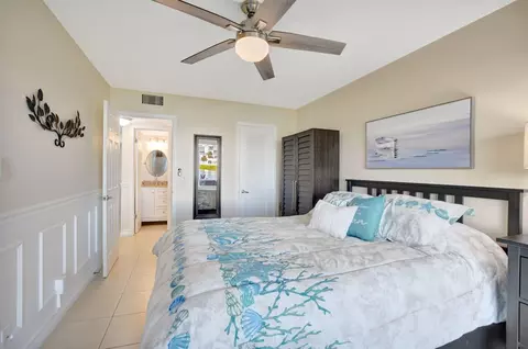 1049 Exeter C, Boca Raton, FL 33434 photo 17