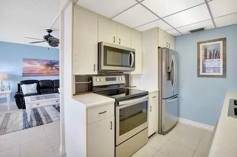 1049 Exeter C, Boca Raton, FL 33434 photo 4