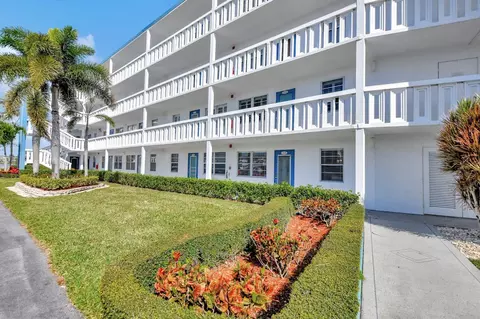 1049 Exeter C, Boca Raton, FL 33434 photo 3