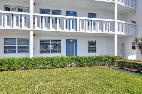 1049 Exeter C, Boca Raton, FL 33434 photo 2