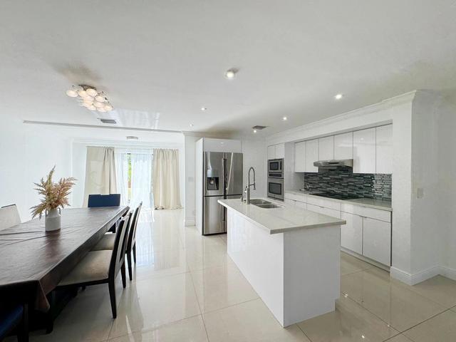 4846 Sheridan St #4, Hollywood, FL 33021