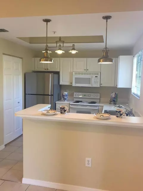 2807 Veronia Dr #106, Palm Beach Gardens, FL 33410