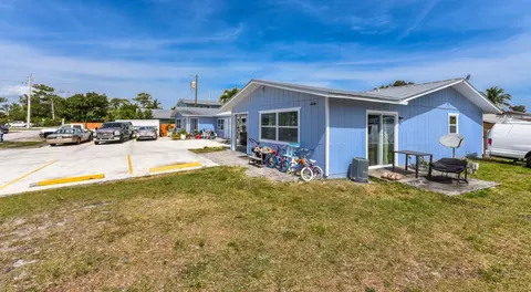 3003 SE Birch Ave, Stuart, FL 34997 photo 3