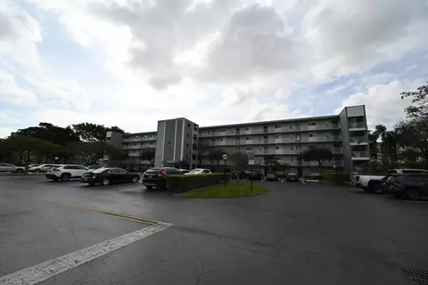 2220 N Cypress Bend Dr #110, Pompano Beach, FL 33069