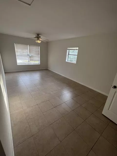 919 SE 10th St, Stuart, FL 34994 photo 5