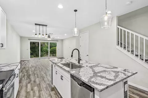575 SW Glen Crest Way, Stuart, FL 34997 photo 8