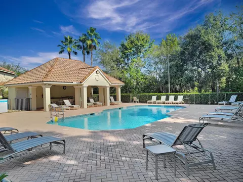 575 SW Glen Crest Way, Stuart, FL 34997 photo 3