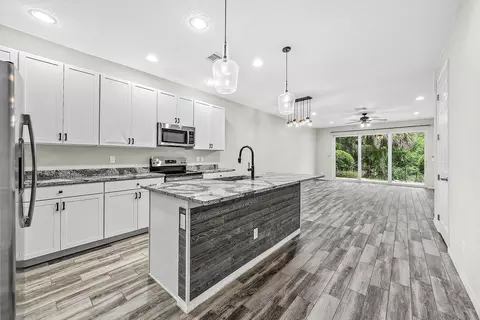 575 SW Glen Crest Way, Stuart, FL 34997 photo 6