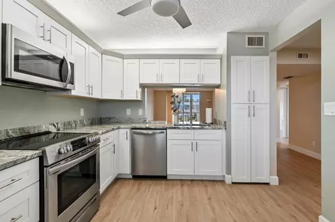 6698 10th Ave N #112, Lake Worth, FL 33467